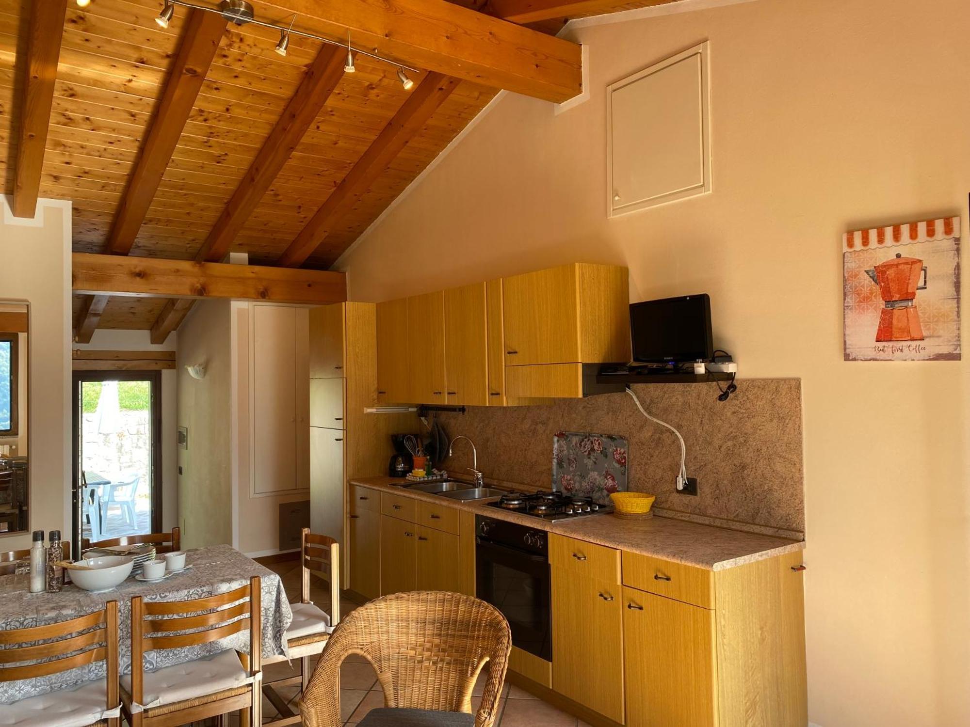Casa Carla, Bis 4 Personen, Garten, Balkon Mit Blick Auf Den See Und Die Berge Crone Exterior photo